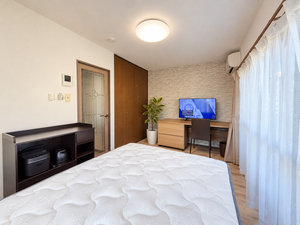 海部郡蟹江町のマンスリーマンション・ウィークリーマンション「アルDEスリー蟹江 201・ダブルRoom　駐車場有(No.1141838)」メイン画像