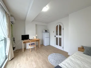 千葉県のR MONTH.のマンスリーマンション・ウィークリーマンション「🔷🔹🔸🔶⭐「松戸」駅徒歩4分の好立地！⭐1Kタイプ⭐角部屋⭐【禁煙&Wi-Fi無料】⭐🔶🔸🔹🔷「M2」 401・1K(No.1149944)」メイン画像