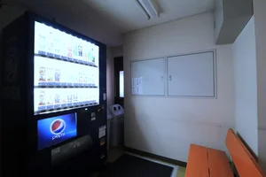 自販機建物内にあり　コンビニ行かなくてもOK！
