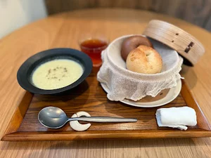 カフェ 月のトナリまで徒歩7分