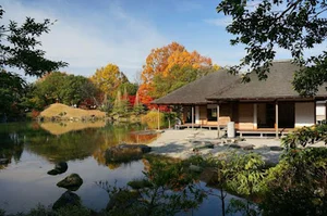 名勝 養浩館庭園まで車で５分