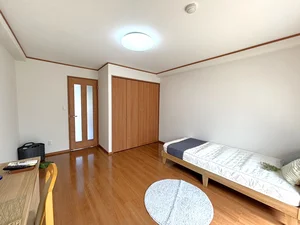 のマンスリーマンション・ウィークリーマンション「🔷🔹🔸🔶⭐駐車場付き🚙⭐1Kタイプ⭐音が気になる方も安心な鉄骨造のお部屋⭐【禁煙&Wi-Fi無料】⭐🔶🔸🔹🔷「K22」 106・1K(No.1157554)」メイン画像