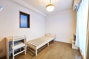 のマンスリーマンション・ウィークリーマンション「なんばまで電車で2分。家具家電付き･水道契約不要！ 202・家具家電付きアパートメント(No.1161869)」メイン画像