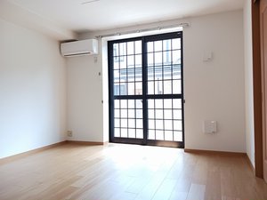 のマンスリーマンション・ウィークリーマンション「メゾン・ド・ラ・コリーヌ　Ⅰ 103・洋室(No.1165582)」メイン画像