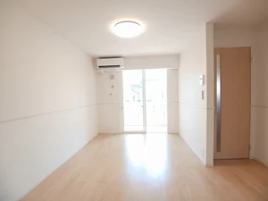 のマンスリーマンション・ウィークリーマンション「ｂｌｏｓｓｏｍ　Ｂ 102・洋室(No.1167959)」メイン画像