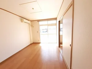 のマンスリーマンション・ウィークリーマンション「ハイム丸芝Ａ 103・洋室(No.1168231)」メイン画像