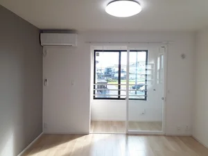 のマンスリーマンション・ウィークリーマンション「ヒカルサ高岡角ウエスト 206・洋室(No.1170871)」メイン画像