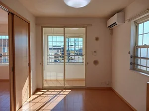 のマンスリーマンション・ウィークリーマンション「ポライトリ－　ＫⅠ 201・洋室(No.1171302)」メイン画像