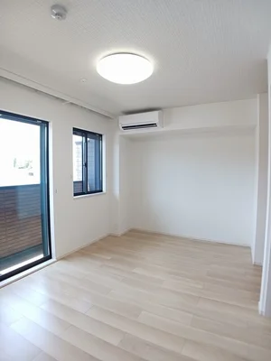 滋賀県の大東建託リーシング株式会社のマンスリーマンション・ウィークリーマンション「ウエスト　コミタリアⅢ 102・洋室(No.1173703)」メイン画像