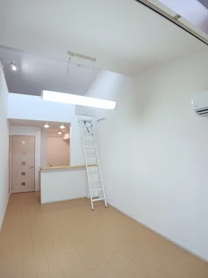 のマンスリーマンション・ウィークリーマンション「アルバーダ　トレス 203・洋室(No.1175416)」メイン画像