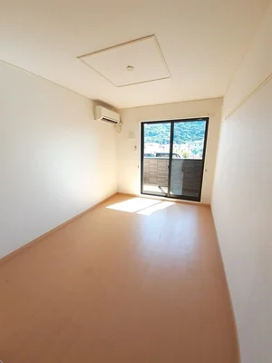 のマンスリーマンション・ウィークリーマンション「サンファミール西辛川 103・洋室(No.1176328)」メイン画像