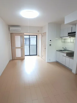 中国学園大学周辺のマンスリーマンション・ウィークリーマンション「ラ・ベルコリーヌＡ 102・洋室(No.1176450)」メイン画像