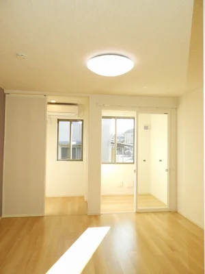 のマンスリーマンション・ウィークリーマンション「ハイ　ロザーナ　ファミリア 102・洋室(No.1179715)」メイン画像