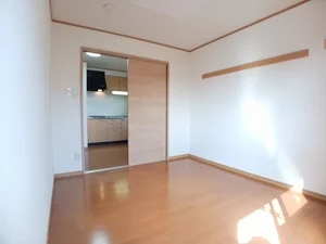 のマンスリーマンション・ウィークリーマンション「ベルカーサ日吉台 201・洋室(No.1180162)」メイン画像