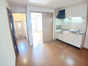 のマンスリーマンション・ウィークリーマンション「サニーＰＩＡＺＺＡ 104・洋室(No.1181244)」メイン画像