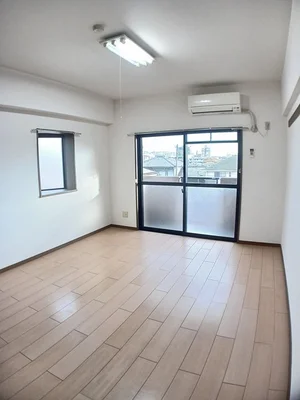 のマンスリーマンション・ウィークリーマンション「シェーンドルフ中津留 301・洋室(No.1182123)」メイン画像