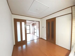 のマンスリーマンション・ウィークリーマンション「フォレスト徳吉 202・洋室(No.1185262)」メイン画像