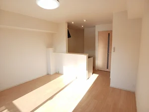 のマンスリーマンション・ウィークリーマンション「ウエスト　ヒルズⅢ 203・洋室(No.1185815)」メイン画像