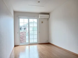 のマンスリーマンション・ウィークリーマンション「サンブリ－ズⅡ 103・洋室(No.1186552)」メイン画像