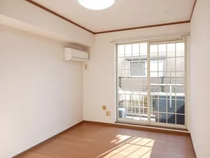 のマンスリーマンション・ウィークリーマンション「リバ－サイドＴ・Ｊ 103・洋室(No.1187530)」メイン画像