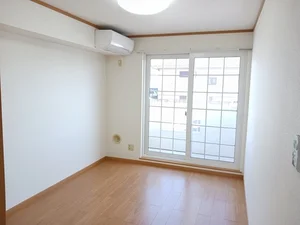 のマンスリーマンション・ウィークリーマンション「ハーモニーＫⅡ 102・洋室(No.1187561)」メイン画像