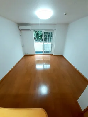 のマンスリーマンション・ウィークリーマンション「ヴィラ　コバト 101・洋室(No.1192715)」メイン画像