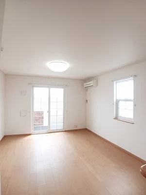 のマンスリーマンション・ウィークリーマンション「ロイヤルスクウェア　一宮Ⅰ 103・洋室(No.1198561)」メイン画像