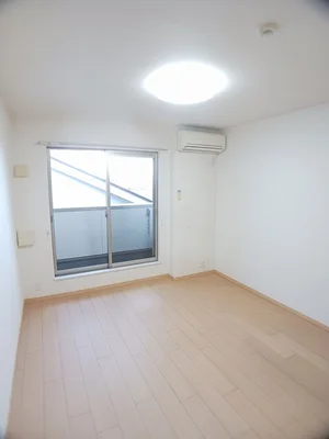 のマンスリーマンション・ウィークリーマンション「カーサ・セレノ 202・洋室(No.1200662)」メイン画像