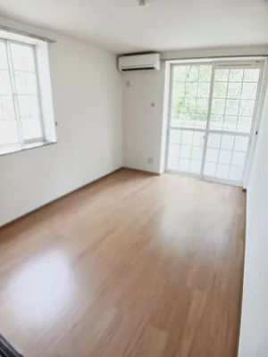 のマンスリーマンション・ウィークリーマンション「ハイネス南中山 101・洋室(No.1205285)」メイン画像