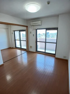 育英短期大学周辺のマンスリーマンション・ウィークリーマンション「Ｇｒａｎｄ　Ｌｅａｇａ 503・洋室(No.1206023)」メイン画像