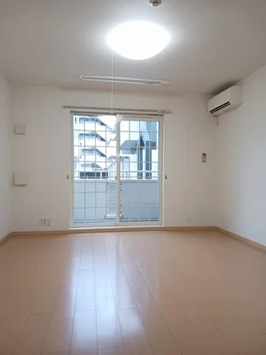 のマンスリーマンション・ウィークリーマンション「シュティル　シェーネ 105・洋室(No.1206320)」メイン画像