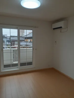 のマンスリーマンション・ウィークリーマンション「シェーンフリューリングⅠ 203・洋室(No.1207211)」メイン画像