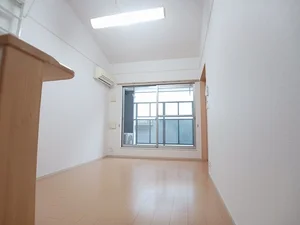 のマンスリーマンション・ウィークリーマンション「カーサ　デ　カローレ 202・洋室(No.1208991)」メイン画像