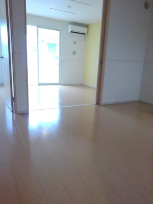 のマンスリーマンション・ウィークリーマンション「ゼファーしるく 103・洋室(No.1216096)」メイン画像