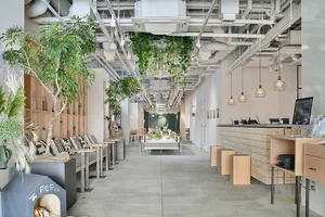 さいたま市大宮区のマンスリーマンション・ウィークリーマンション「【最大37％OFF！キャンペーン実施中】《大宮駅徒歩3分》「公園」がテーマのホテル｜コワーキングエリア｜サウナ付き大浴場 セミダブル・シャワーブースシングルルーム(禁煙)(No.1217264)」メイン画像