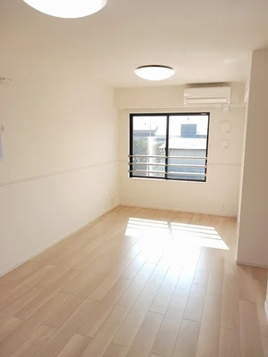 のマンスリーマンション・ウィークリーマンション「ハリーズコートＢ 202・洋室(No.1218167)」メイン画像