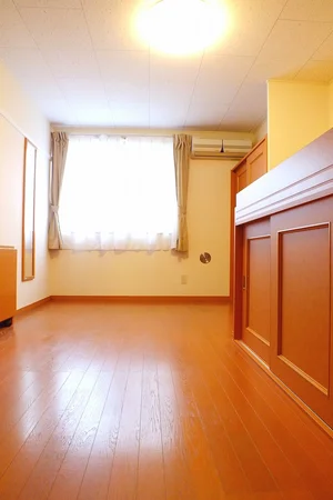 のマンスリーマンション・ウィークリーマンション「レオパレスるんるん 206(No.1219754)」メイン画像