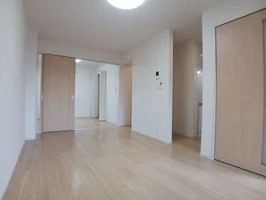 のマンスリーマンション・ウィークリーマンション「ソレアード　カーサ 102・洋室(No.1220261)」メイン画像