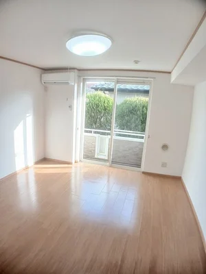 のマンスリーマンション・ウィークリーマンション「レフィナードＡ 102・洋室(No.1220488)」メイン画像