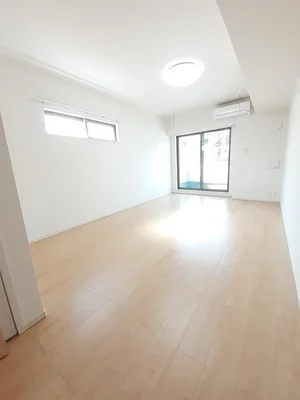 のマンスリーマンション・ウィークリーマンション「ティ・シュティル　都町 301・洋室(No.1222263)」メイン画像