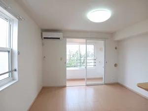 富山県のマンスリーマンション・ウィークリーマンション「クラージュⅡ 201・洋室(No.1222781)」メイン画像