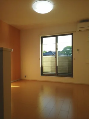 のマンスリーマンション・ウィークリーマンション「ＬＩＢＥＲＴＹ　ＣＯＵＲＴ 201・洋室(No.1225522)」メイン画像