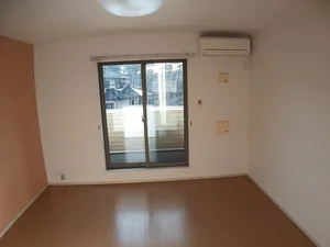 佐賀県のマンスリーマンション・ウィークリーマンション「ＬＩＢＥＲＴＹ　ＣＯＵＲＴ 201・洋室(No.1225522)」メイン画像