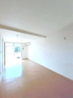 香川県のマンスリーマンション・ウィークリーマンション「ロッジ・カントリー 202・洋室(No.1226680)」メイン画像