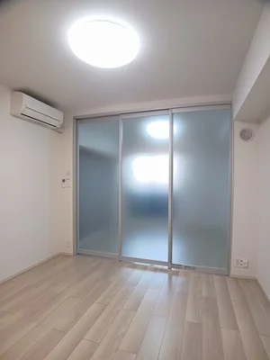 のマンスリーマンション・ウィークリーマンション「ラフレシャンタン　さいか 204・洋室(No.1229196)」メイン画像