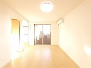 のマンスリーマンション・ウィークリーマンション「ＣＲＯＳＳ　ＲＯＡＤ　Ⅱ 103・洋室(No.1229559)」メイン画像