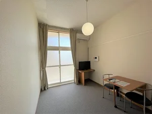 医療法人徳洲会岸和田徳洲会病院周辺のマンスリーマンション・ウィークリーマンション「レオパレスフィスデファミーユ 303(No.1231015)」メイン画像