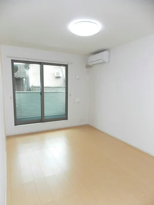 のマンスリーマンション・ウィークリーマンション「レジェンド春日 203・洋室(No.1231491)」メイン画像