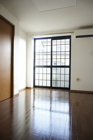 のマンスリーマンション・ウィークリーマンション「カーサ　アンソレイユＳ 102・洋室(No.1232022)」メイン画像