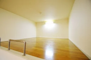 ロフト部分も十分な広さがあり、複数名様でご利用の場合こちらを寝床にしていただいても良いのではないかと思います☆お荷物が多い場合はロフトにおいて頂いてもいいですし、様々な使い方がありますね！他にもいろんな使い方を見つけてみてはどうでしょうか！